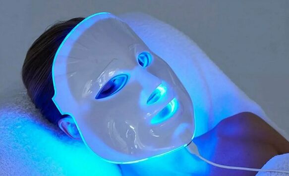 LED phototherapy treatment to combat age-related changes in facial skin